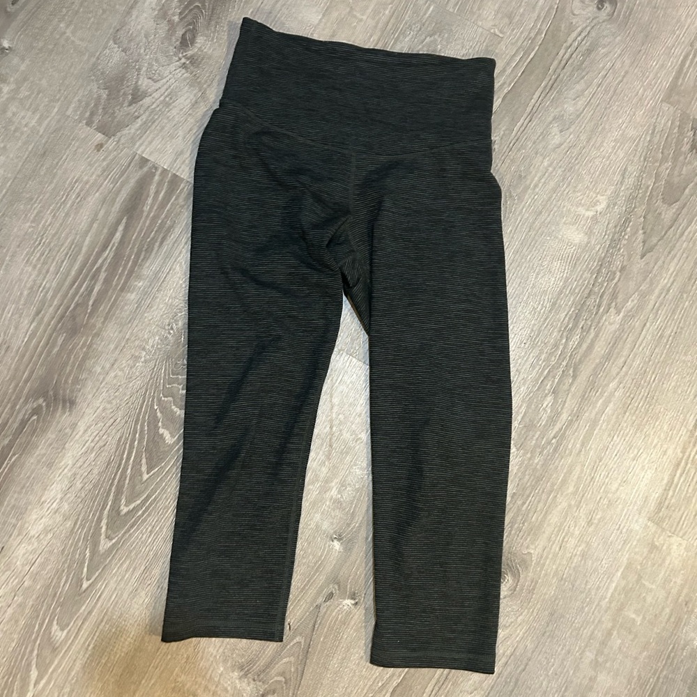 Old Navy Active Striped capri leggings size medium